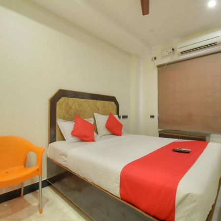 Oyo 15948 Hotel Srees Tiruchirappalli Exterior foto